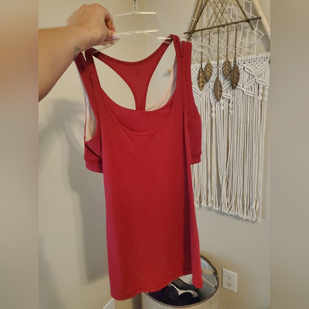 Lululemon tank with built in bra